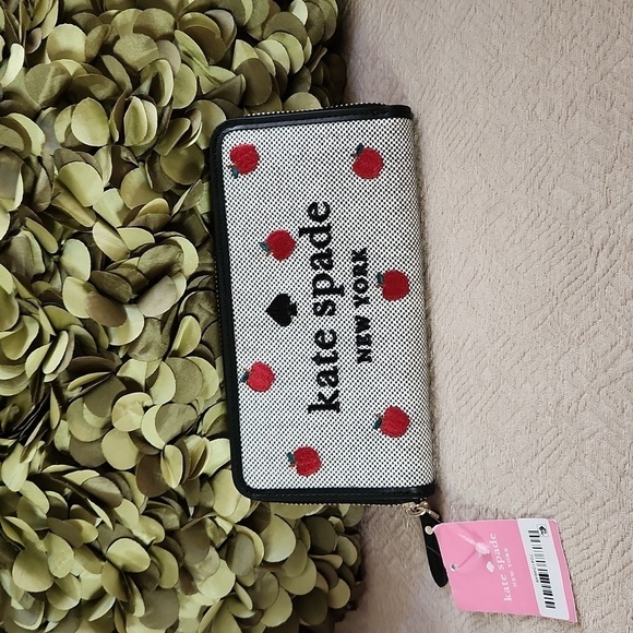 NWT Kate Spade New York Apple Wallet​​​​​​​​ - Picture 1 of 3